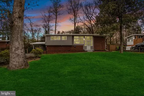 7404 Carmine St, Annandale, VA 22003