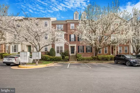 1587 Leeds Castle Dr #202, Vienna, VA 22182