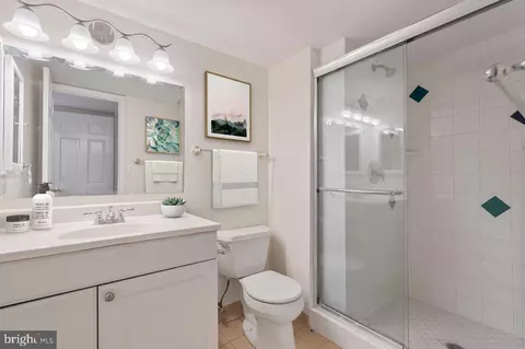 Bath - 7621 Tremayne Pl #108, Mclean, VA 22102 photo 2 of 4