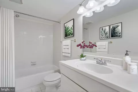 Bath - 7621 Tremayne Pl #108, Mclean, VA 22102 photo 4 of 4