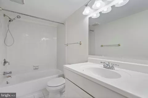 Bath - 7621 Tremayne Pl #108, Mclean, VA 22102 photo 3 of 4