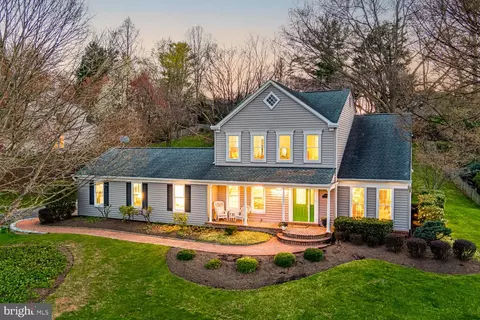 1704 Abbey Oak Dr, Vienna, VA 22182