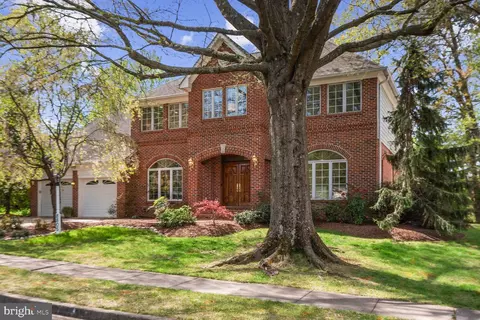 8805 Southlea Ct, Fairfax, VA 22031