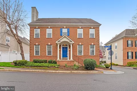 6965 Klett Dr, Fort Belvoir, VA 22060