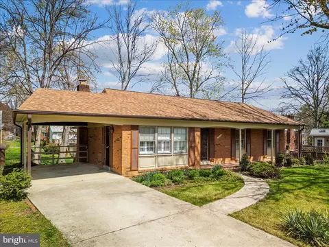 4502 Hadrian Ct, Alexandria, VA 22310