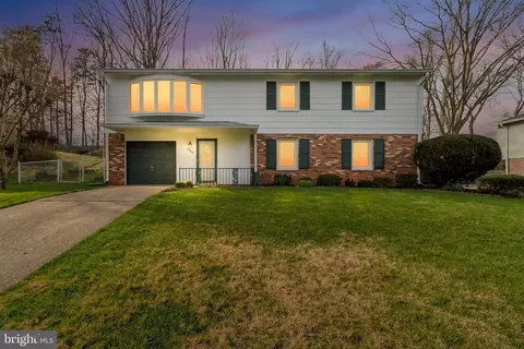 8708 Kerry Ln, Springfield, VA 22152