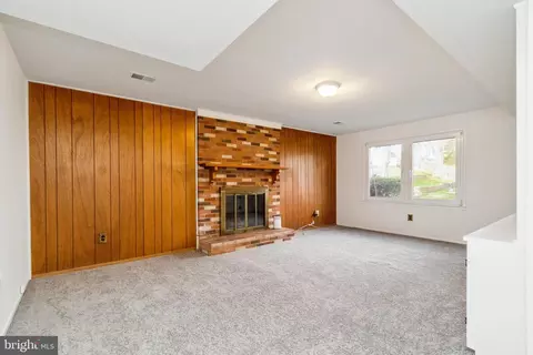 Living - 8708 Kerry Ln, Springfield, VA 22152 photo 1 of 1