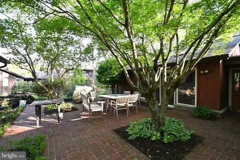 Exterior - 2301 November Ln, Reston, VA 20191 photo 4 of 8