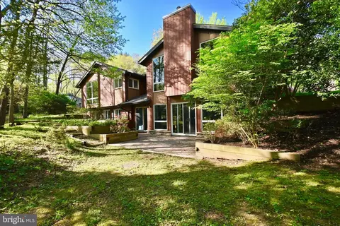 2301 November Ln, Reston, VA 20191