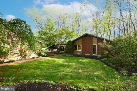 Exterior - 2301 November Ln, Reston, VA 20191 photo 2 of 8