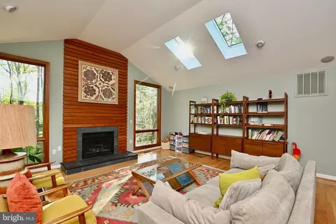 Living - 2301 November Ln, Reston, VA 20191 photo 2 of 5