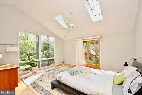 Bedroom - 2301 November Ln, Reston, VA 20191 photo 4 of 10