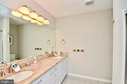 Bath - 2301 November Ln, Reston, VA 20191 photo 1 of 4