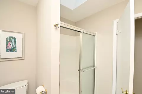 Bath - 2301 November Ln, Reston, VA 20191 photo 2 of 4