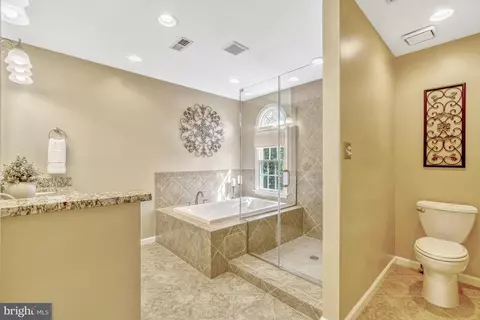 Bath - 12902 Brafferton Ct, Herndon, VA 20171 photo 4 of 8