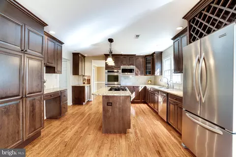 Kitchen - 12902 Brafferton Ct, Herndon, VA 20171 photo 3 of 5