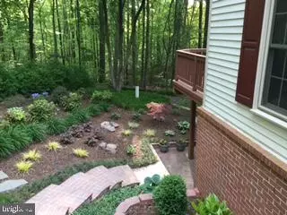 Exterior - 7201 Burton Hill Ct, Springfield, VA 22152 photo 8 of 10