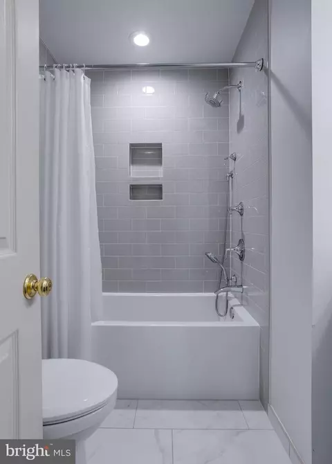 Bath - 7201 Burton Hill Ct, Springfield, VA 22152 photo 3 of 6