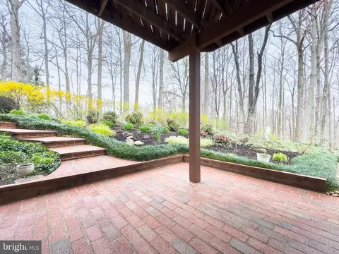 Exterior - 7201 Burton Hill Ct, Springfield, VA 22152 photo 5 of 10