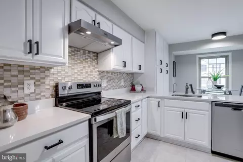 Kitchen - 7201 Burton Hill Ct, Springfield, VA 22152 photo 3 of 4