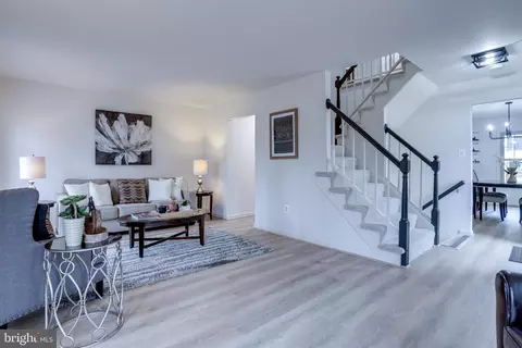 Living - 7201 Burton Hill Ct, Springfield, VA 22152 photo 3 of 5