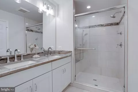 Bath - 7201 Burton Hill Ct, Springfield, VA 22152 photo 5 of 6