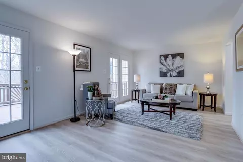 Living - 7201 Burton Hill Ct, Springfield, VA 22152 photo 2 of 5