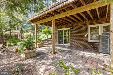 Exterior - 2199 Pond View Ct, Reston, VA 20191 photo 10 of 17