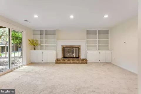 Living - 2199 Pond View Ct, Reston, VA 20191 photo 2 of 5