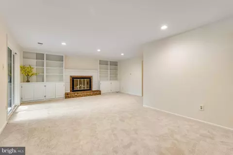 Living - 2199 Pond View Ct, Reston, VA 20191 photo 4 of 5