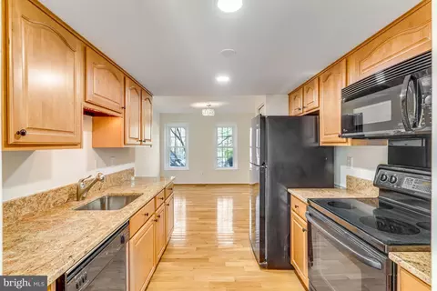 Kitchen - 2199 Pond View Ct, Reston, VA 20191 photo 5 of 6