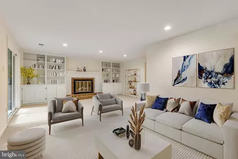 Living - 2199 Pond View Ct, Reston, VA 20191 photo 3 of 5
