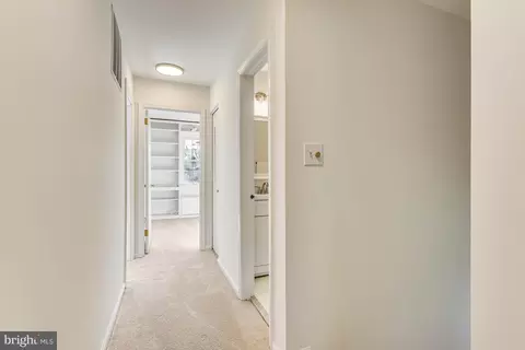 Entry Way - 2199 Pond View Ct, Reston, VA 20191 photo 4 of 4