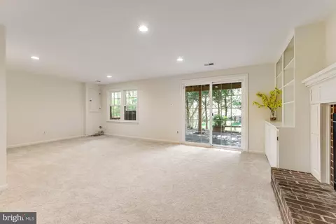 Living - 2199 Pond View Ct, Reston, VA 20191 photo 5 of 5