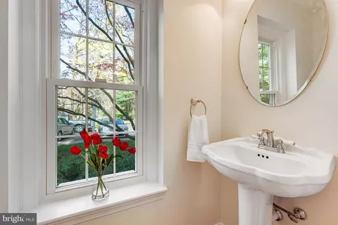 Bath - 2199 Pond View Ct, Reston, VA 20191 photo 1 of 4