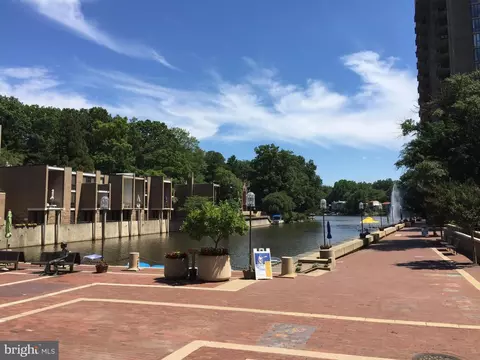 View/Area - 2199 Pond View Ct, Reston, VA 20191 photo 2 of 5