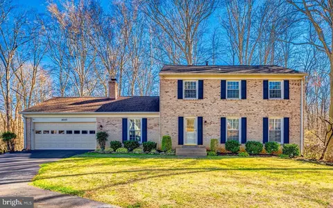 9000 Windflower Ln, Annandale, VA 22003
