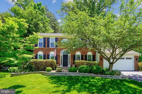 8007 Oak Bridge Ln, Fairfax Station, VA 22039