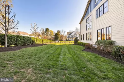 Exterior - 7126 Merrimac Dr, Mclean, VA 22101 photo 7 of 10