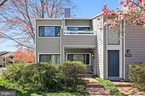 1958 A Villaridge Dr #1958A, Reston, VA 20191