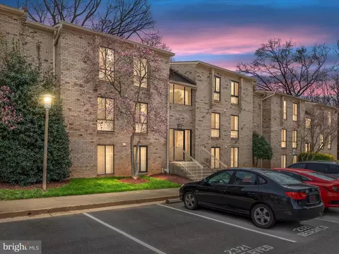 2321 Freetown Ct #2B, Reston, VA 20191