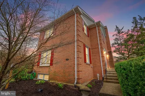 8245 Cedar Landing Ct, Alexandria, VA 22306