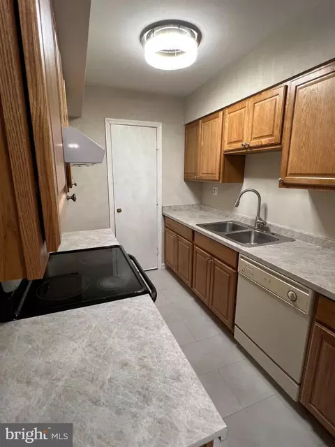 5809 D Cambridge Dr #662, Springfield, VA 22152 photo 2