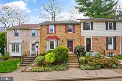 9650 Lindenbrook St, Fairfax, VA 22031