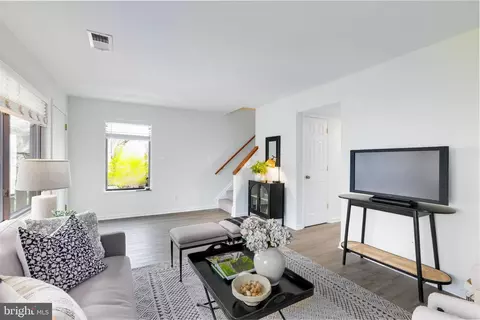 Living - 1780 Westwind Way #92, Mclean, VA 22102 photo 3 of 4