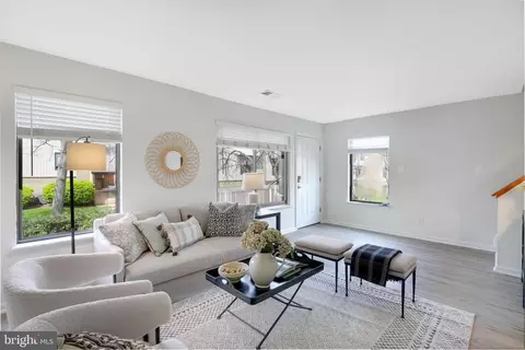 Living - 1780 Westwind Way #92, Mclean, VA 22102 photo 4 of 4