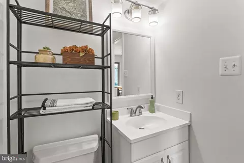 Bath - 1780 Westwind Way #92, Mclean, VA 22102 photo 1 of 2
