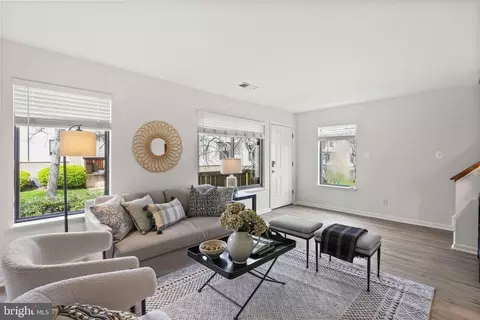 Living - 1780 Westwind Way #92, Mclean, VA 22102 photo 2 of 4