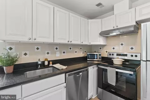 Kitchen - 1780 Westwind Way #92, Mclean, VA 22102 photo 3 of 3