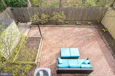 Exterior - 7075 Leestone St, Springfield, VA 22151 photo 4 of 5